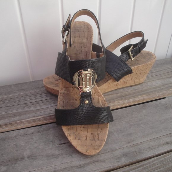 Tommy Hilfiger Wedge Shoes Black with Gold TH Logo Size 9 - Picture 7 of 7